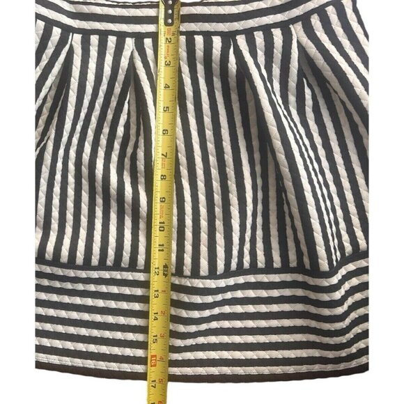 Xhilaration Women's Black White Stripe Quilted Pleated Skirt Medium - Picture 8 of 8
